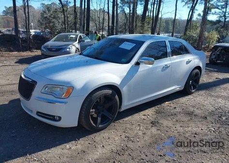2013 Chrysler 300C z USA, uszkodzony, nr VIN 2C3CCAEG3DH621285